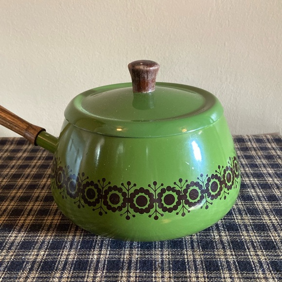 Vintage Other - Vintage Fondue Pot with Lid